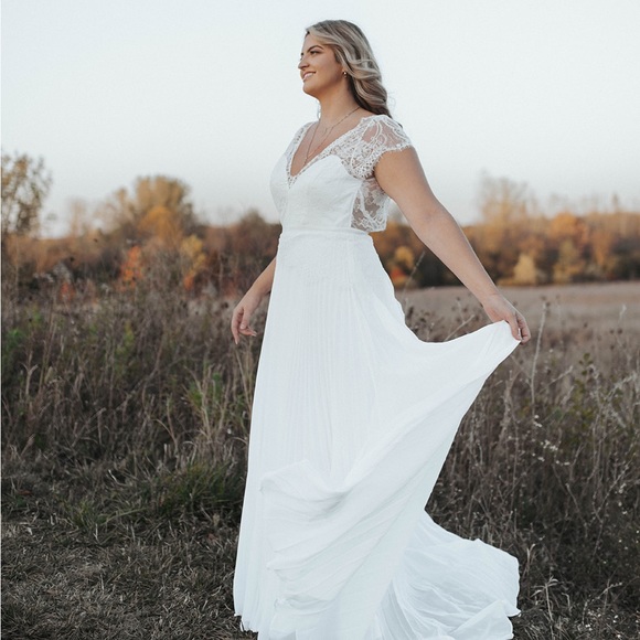 Wedding dress. - Picture 4 of 4